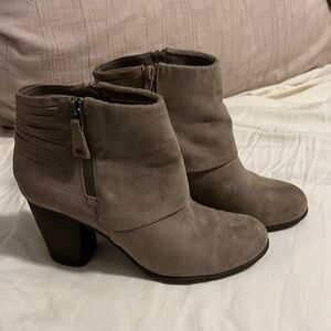 Madden Girl Women’s Size 8.5 suede tan and brown heeled bootie. Good condition.